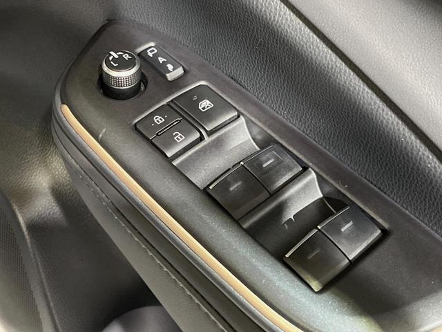 クラウンクロスオーバー Ｇアドバンスド・レザーパッケージ　１２．３型ＤＡ　デジタルインナーミラー　禁煙車　全周囲カメラ　ブラック本革シート　シートベンチレーション　４眼ＬＥＤヘッド　ハンドルヒーター　パワーシート　ブラインドスポットモニター　電動リアゲート（40枚目）