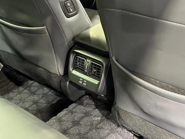 クラウンクロスオーバー Ｇアドバンスド・レザーパッケージ　１２．３型ＤＡ　デジタルインナーミラー　禁煙車　全周囲カメラ　ブラック本革シート　シートベンチレーション　４眼ＬＥＤヘッド　ハンドルヒーター　パワーシート　ブラインドスポットモニター　電動リアゲート（41枚目）