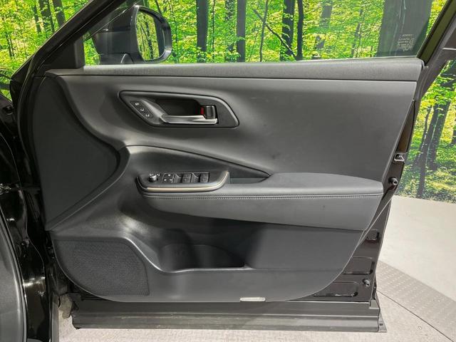 クラウンクロスオーバー Ｇアドバンスド・レザーパッケージ　１２．３型ＤＡ　デジタルインナーミラー　禁煙車　全周囲カメラ　ブラック本革シート　シートベンチレーション　４眼ＬＥＤヘッド　ハンドルヒーター　パワーシート　ブラインドスポットモニター　電動リアゲート（47枚目）