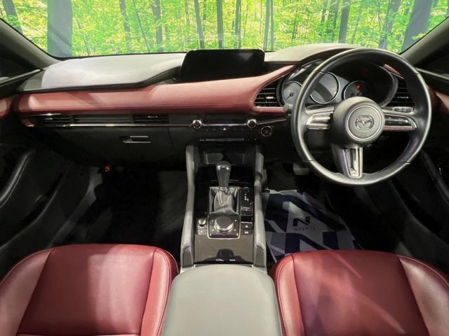 ＭＡＺＤＡ３ファストバック ２０Ｓバーガンディ　セレクション　純正８．８型ナビ　全周囲カメラ　赤本革シート　禁煙車　メモリーパワーシート　シートヒーター　ステアリングヒーター　衝突軽減　レーダークルーズ　クルージングトラフィックサポート　ＢＳＭ　ＥＴＣ　ＨＵＤ（2枚目）
