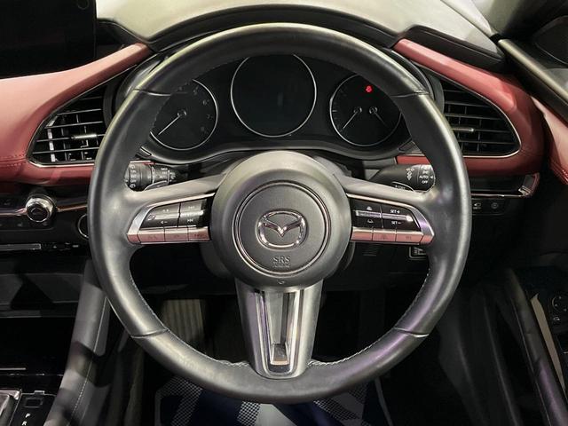 ＭＡＺＤＡ３ファストバック ２０Ｓバーガンディ　セレクション　純正８．８型ナビ　全周囲カメラ　赤本革シート　禁煙車　メモリーパワーシート　シートヒーター　ステアリングヒーター　衝突軽減　レーダークルーズ　クルージングトラフィックサポート　ＢＳＭ　ＥＴＣ　ＨＵＤ（11枚目）