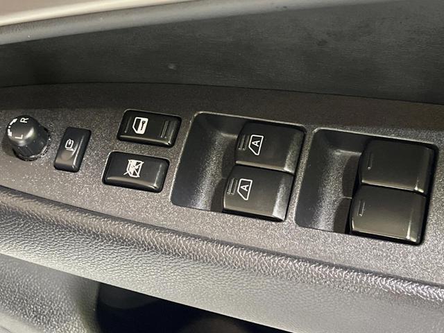 スカイライン 370GT タイプS メーカーナビ バックカメラ 運転席パワーシート 禁煙車 HIDヘッドライト フロントフォグランプ 左右分離エアコン フルセグTV スマートキー ステアリングリモコン(7枚目)