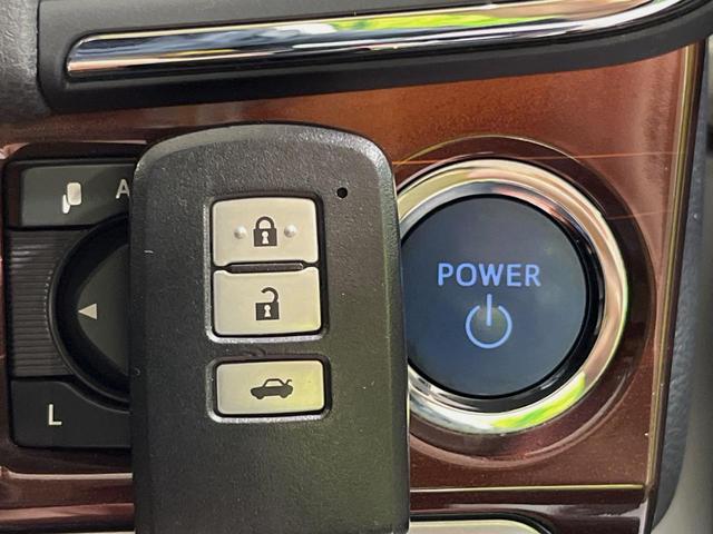 クラウンハイブリッド ロイヤルサルーン プリクラッシュセーフティ クリアランスソナー レーダークルーズ 禁煙車 メーカーナビ スーパーライブサウンド 前席パワーシート HIDヘッドライト バックカメラ ETC ドラレコ(7枚目)