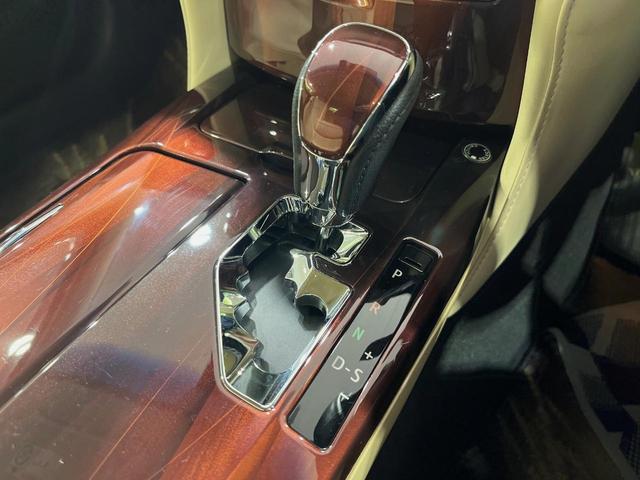 クラウンハイブリッド ロイヤルサルーン プリクラッシュセーフティ クリアランスソナー レーダークルーズ 禁煙車 メーカーナビ スーパーライブサウンド 前席パワーシート HIDヘッドライト バックカメラ ETC ドラレコ(31枚目)