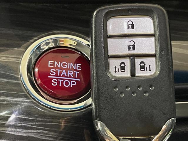 オデッセイ アブソルート　両側電動スライドドア　バックカメラ　衝突被害軽減システム　禁煙車　ハーフレザーシート　スマートキー　ＬＥＤヘッドライト　ビルトインＥＴＣ　クルコン　オートライト　オートエアコン　純正１７インチアルミ（7枚目）