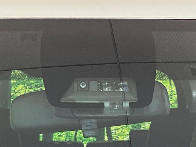 ノア Si ダブルバイビーII 純正10型ナビ 純正12型フリップダウンモニター 両側パワースライドドア 衝突軽減システム 禁煙車 ハーフレザーシート ETC ドライブレコーダー クリアランスソナー LEDヘッド リアオートエアコン(5枚目)