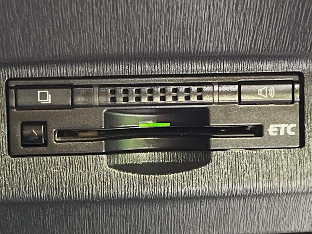 プリウス L 純正SDナビ バックカメラ 禁煙車 スマートキー ビルトインETC オートライト オートエアコン Bluetooth フルセグTV 電動格納ミラー(5枚目)