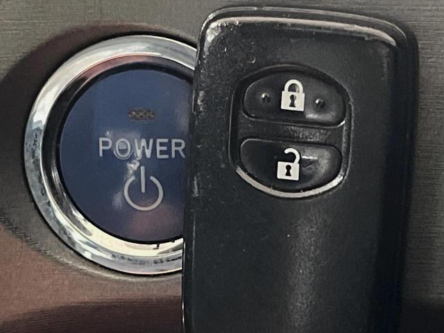 プリウス L 純正SDナビ バックカメラ 禁煙車 スマートキー ビルトインETC オートライト オートエアコン Bluetooth フルセグTV 電動格納ミラー(7枚目)