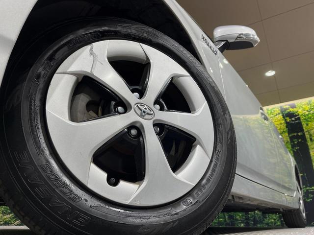 プリウス L 純正SDナビ バックカメラ 禁煙車 スマートキー ビルトインETC オートライト オートエアコン Bluetooth フルセグTV 電動格納ミラー(13枚目)