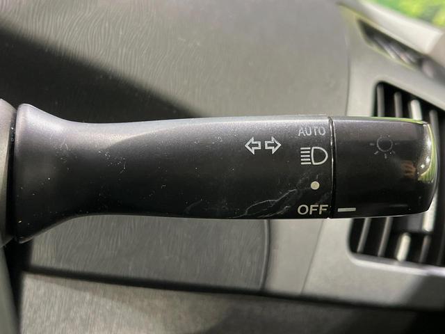 プリウス L 純正SDナビ バックカメラ 禁煙車 スマートキー ビルトインETC オートライト オートエアコン Bluetooth フルセグTV 電動格納ミラー(26枚目)