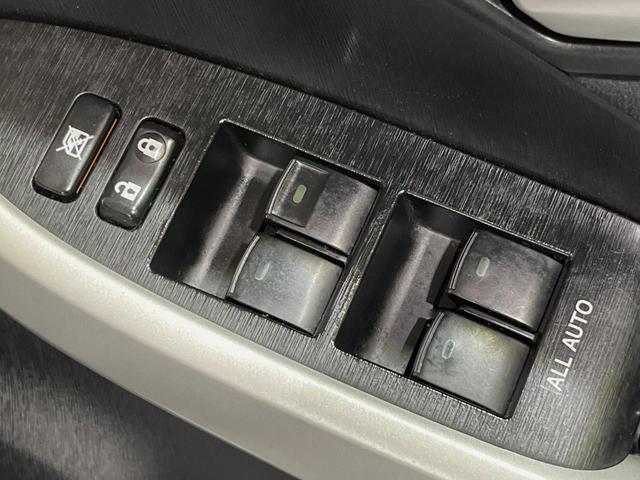 プリウス L 純正SDナビ バックカメラ 禁煙車 スマートキー ビルトインETC オートライト オートエアコン Bluetooth フルセグTV 電動格納ミラー(37枚目)