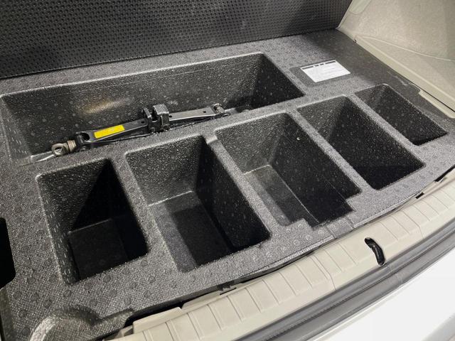 プリウス L 純正SDナビ バックカメラ 禁煙車 スマートキー ビルトインETC オートライト オートエアコン Bluetooth フルセグTV 電動格納ミラー(39枚目)