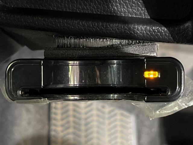 フィットハイブリッド Fパッケージ SDナビ 禁煙車 衝突軽減システム バックカメラ LEDヘッドライト ETC Bluetooth フルセグTV スマートキー プッシュスタート オートエアコン シートリフター チップアップシート(6枚目)