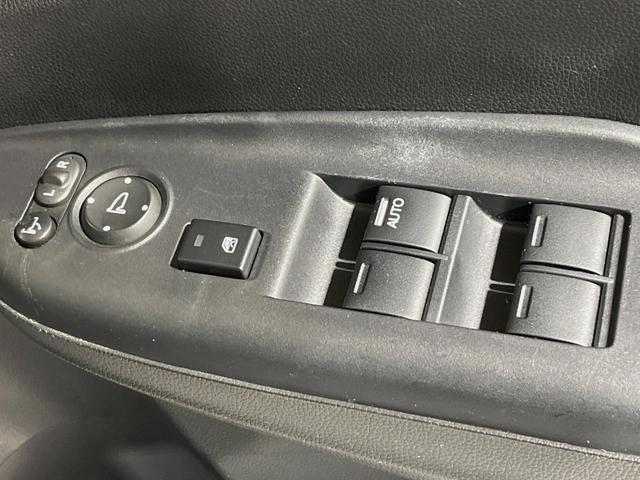 フィットハイブリッド Fパッケージ SDナビ 禁煙車 衝突軽減システム バックカメラ LEDヘッドライト ETC Bluetooth フルセグTV スマートキー プッシュスタート オートエアコン シートリフター チップアップシート(40枚目)