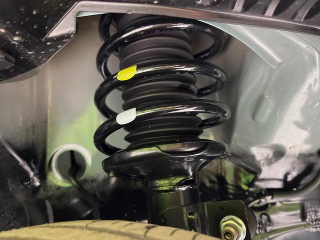 ハスラー ハイブリッドＸ　届出済未使用車　衝突軽減システム　レーダークルーズ　純正１５インチアルミ　ＬＥＤフォグランプ　革巻きステアリング　シートヒーター　スマートキー　プッシュスタート　オートエアコン　シートアンダーボックス（21枚目）