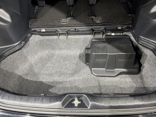 ヴォクシー ハイブリッドＺＳ　煌ＩＩＩ　純正１０型ナビ　純正１２型フリップダウンモニター　禁煙車　衝突軽減システム　クリアランスソナー　バックカメラ　ＥＴＣ　ドラレコ　ハーフレザーシート　リアオートエアコン　ＬＥＤヘッドライト（39枚目）