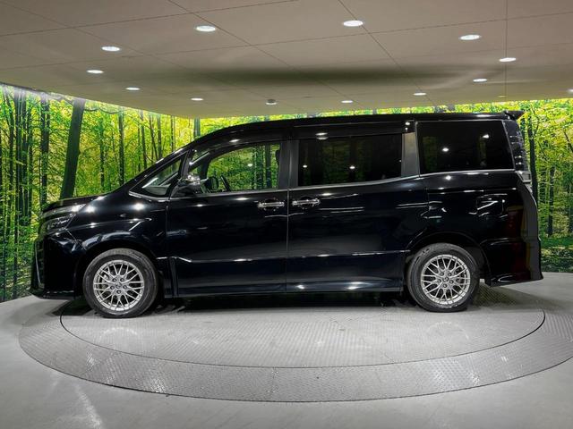 ヴォクシー ハイブリッドＺＳ　煌ＩＩＩ　純正１０型ナビ　純正１２型フリップダウンモニター　禁煙車　衝突軽減システム　クリアランスソナー　バックカメラ　ＥＴＣ　ドラレコ　ハーフレザーシート　リアオートエアコン　ＬＥＤヘッドライト（40枚目）