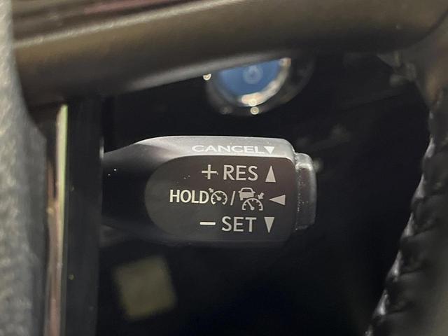 プリウス Ｓ　純正ナビ　バックカメラ　衝突軽減システム　レーダークルーズ　禁煙車　クリアランスソナー　スマートキー　ＬＥＤヘッド　ビルトインＥＴＣ　オートハイビーム　オートライト　オートエアコン（6枚目）