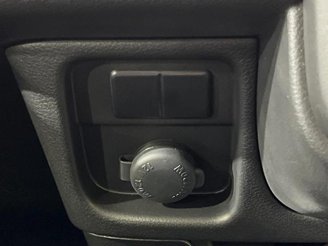 ソリオ Ｇ　ＳＤナビ　衝突被害軽減システム　禁煙車　スマートキー　オートマチックハイビーム　コーナーセンサー　オートライト　オートエアコン　車線逸脱警報　プライバシーガラス　ＣＤ　地デジ（30枚目）