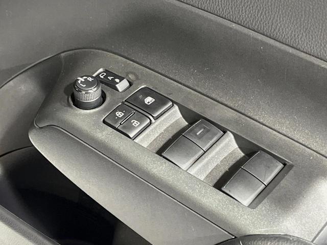 アクア X 純正ディスプレイオーディオナビ付 バックカメラ 衝突被害軽減システム 100V電源 レーダークルーズ 禁煙車 コーナーセンサー スマートキー LEDヘッド オートハイビーム 車線逸脱警報(33枚目)