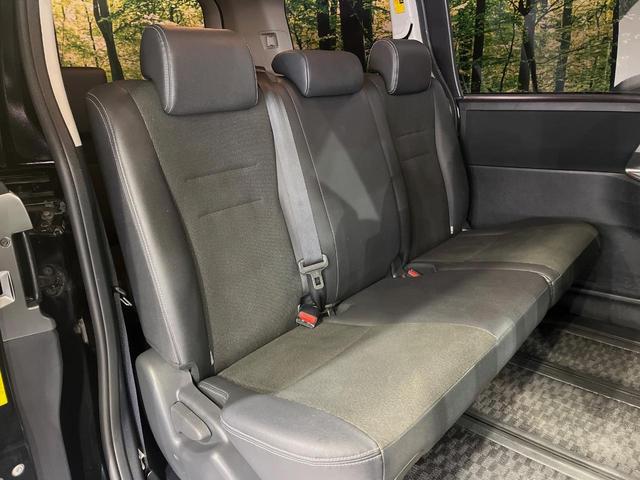 ヴォクシー ZS 煌Z 純正8型ナビ 両側電動ドア バックカメラ 禁煙車 ハーフレザーシート スマートキー HIDヘッド ビルトインETC オートエアコン 純正16インチアルミ Bluetooth CD DVD再生(9枚目)