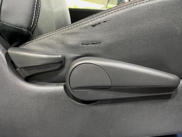 ヴォクシー ZS 煌Z 純正8型ナビ 両側電動ドア バックカメラ 禁煙車 ハーフレザーシート スマートキー HIDヘッド ビルトインETC オートエアコン 純正16インチアルミ Bluetooth CD DVD再生(40枚目)