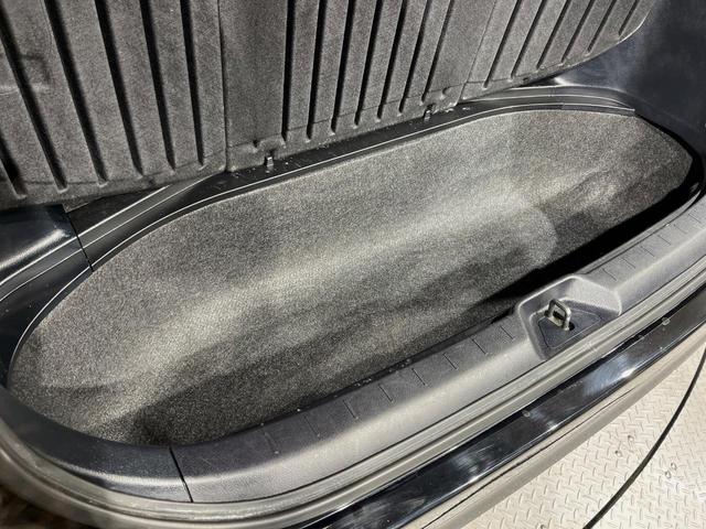 ヴォクシー ZS 煌Z 純正8型ナビ 両側電動ドア バックカメラ 禁煙車 ハーフレザーシート スマートキー HIDヘッド ビルトインETC オートエアコン 純正16インチアルミ Bluetooth CD DVD再生(45枚目)