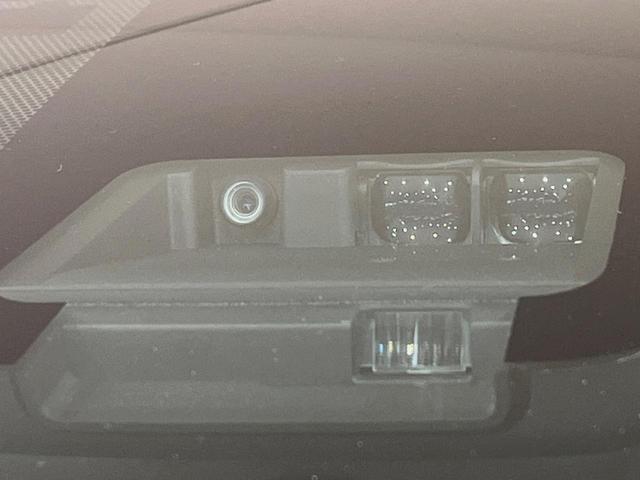 【トヨタセーフティセンス】走行中に前方の車両等を認識し、衝突しそうな時は警報とブレーキで衝突回避と被害軽減をアシスト。より安全にドライブをお楽しみいただけます。