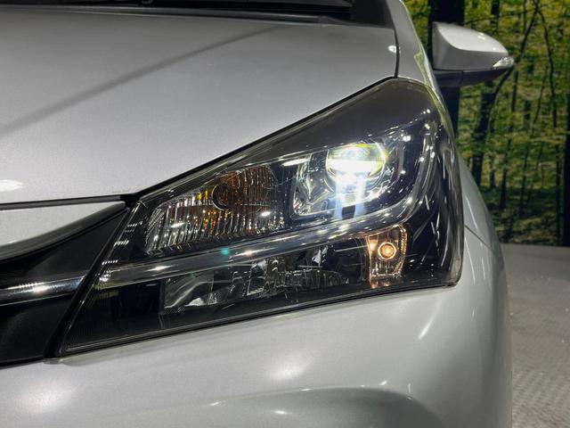 【ＬＥＤヘッドライト】悪天候や夜間走行時も良好な視界を確保し安心して運転できる高輝度ＬＥＤヘッドライトを装備！点灯速度が早く、消費電力も抑えられています。