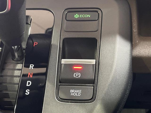 フリード エアー EX 7人 純正9型ナビ 両側電動ドア 禁煙車 バックカメラ ETC リアクーラー ブラインドスポットモニター シートヒーター 純正15インチアルミ ホンダセンシング レーダークルーズ LEDヘッドライト(30枚目)