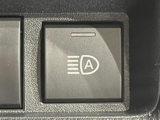 シエンタ ハイブリッドＸ　７人　登録済未使用車　電動スライドドア　衝突被害軽減システム　レーダークルーズコントロール　コーナーセンサー　スマートキー　ＬＥＤヘッドライト　オートマチックハイビーム　オートライト　オートエアコン（6枚目）