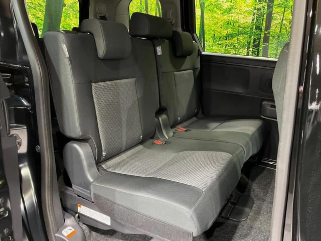 シエンタ ハイブリッドＸ　７人　登録済未使用車　電動スライドドア　衝突被害軽減システム　レーダークルーズコントロール　コーナーセンサー　スマートキー　ＬＥＤヘッドライト　オートマチックハイビーム　オートライト　オートエアコン（9枚目）