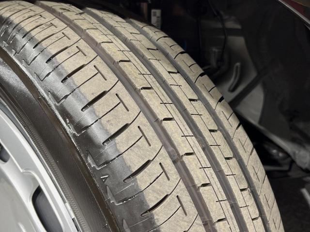 シエンタ ハイブリッドＸ　７人　登録済未使用車　電動スライドドア　衝突被害軽減システム　レーダークルーズコントロール　コーナーセンサー　スマートキー　ＬＥＤヘッドライト　オートマチックハイビーム　オートライト　オートエアコン（49枚目）