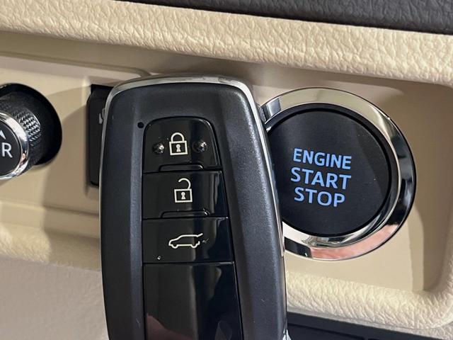 ランドクルーザープラド TX Lパッケージ マットブラックエディション 4WD 7人乗り サンルーフ 9インチディスプレイオーディオ 全周囲カメラ 衝突被害軽減システム レーダークルーズコントロール 禁煙車 レザーシート スマートキー LEDヘッドライト ビルトインETC(7枚目)