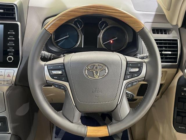 ランドクルーザープラド TX Lパッケージ マットブラックエディション 4WD 7人乗り サンルーフ 9インチディスプレイオーディオ 全周囲カメラ 衝突被害軽減システム レーダークルーズコントロール 禁煙車 レザーシート スマートキー LEDヘッドライト ビルトインETC(11枚目)