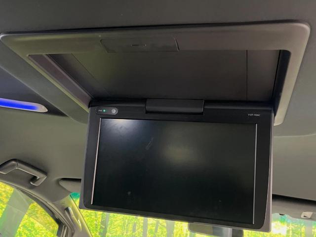 【フリップダウンモニター】大画面モニターで後席でもエンタメをお楽しみいただけます。小さなお子様にも大人気の装備です♪