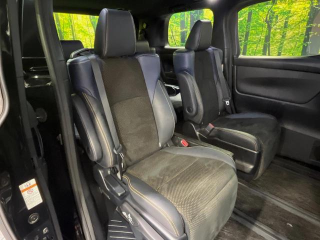 後部座席も気になるようなキズ・汚れやへたり等、大きなダメージはなく、良好な状態です。