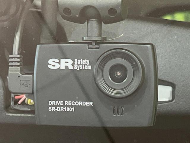 【ドライブレコーダー】安心・安全なカーライフに必須のドライブレコーダーを装備！走行中はもちろん、あおり運転や事故に遭遇した際の状況も映像で記録し、万一のリスクに備えます。