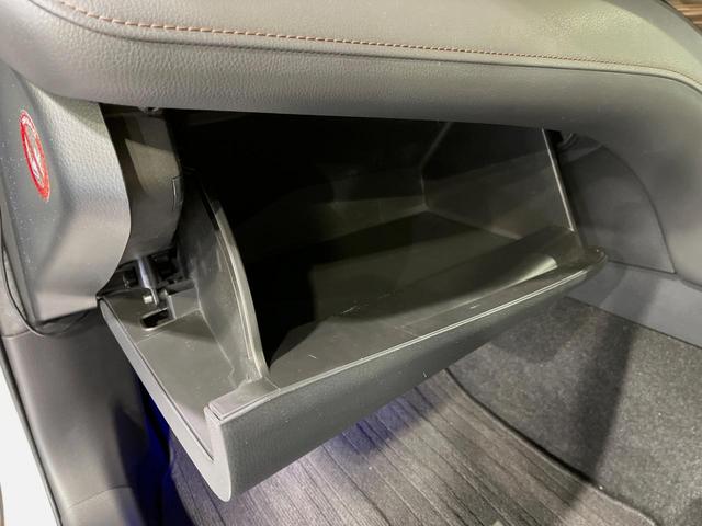 カムリ ＷＳ　バックカメラ　衝突被害軽減システム　レーダークルーズ　禁煙車　ハーフレザーシート　パワーシート　ドラレコ　コーナーセンサー　スマートキー　ＬＥＤヘッド　ビルトインＥＴＣ　純正１７インチアルミ（41枚目）