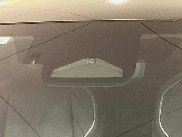 プリウス Ｚ　フルエアロ　バックカメラ　衝突被害軽減システム　レーダークルーズ　禁煙車　電動リアゲート　レザー調シート　前席シートエアコン　パワーシート　コーナーセンサー　スマートキー　ＬＥＤヘッド　ＥＴＣ２．０（3枚目）