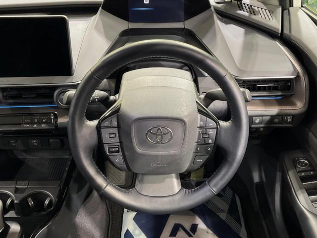 プリウス Ｚ　フルエアロ　バックカメラ　衝突被害軽減システム　レーダークルーズ　禁煙車　電動リアゲート　レザー調シート　前席シートエアコン　パワーシート　コーナーセンサー　スマートキー　ＬＥＤヘッド　ＥＴＣ２．０（11枚目）