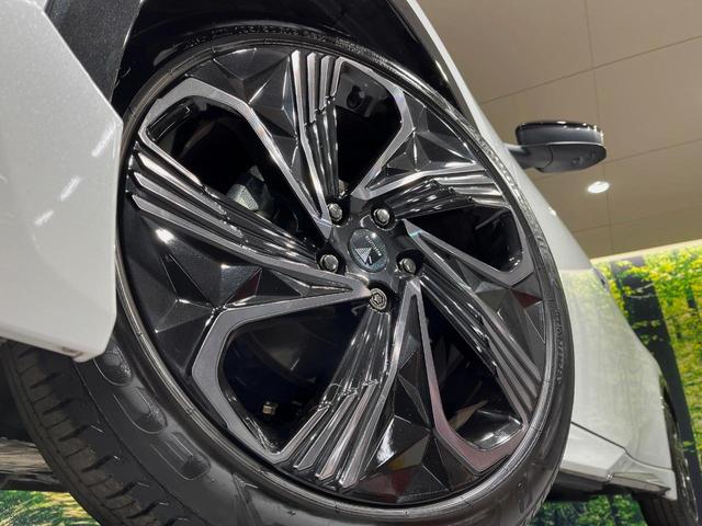 プリウス Ｚ　フルエアロ　バックカメラ　衝突被害軽減システム　レーダークルーズ　禁煙車　電動リアゲート　レザー調シート　前席シートエアコン　パワーシート　コーナーセンサー　スマートキー　ＬＥＤヘッド　ＥＴＣ２．０（13枚目）