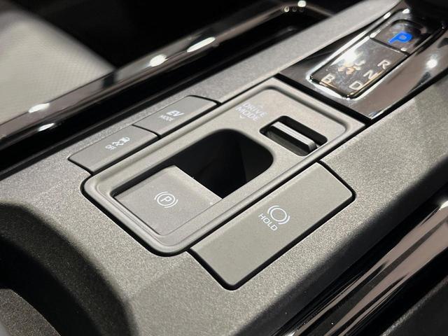 プリウス Ｚ　フルエアロ　バックカメラ　衝突被害軽減システム　レーダークルーズ　禁煙車　電動リアゲート　レザー調シート　前席シートエアコン　パワーシート　コーナーセンサー　スマートキー　ＬＥＤヘッド　ＥＴＣ２．０（37枚目）