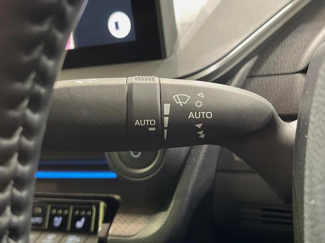 プリウス Ｚ　フルエアロ　バックカメラ　衝突被害軽減システム　レーダークルーズ　禁煙車　電動リアゲート　レザー調シート　前席シートエアコン　パワーシート　コーナーセンサー　スマートキー　ＬＥＤヘッド　ＥＴＣ２．０（42枚目）