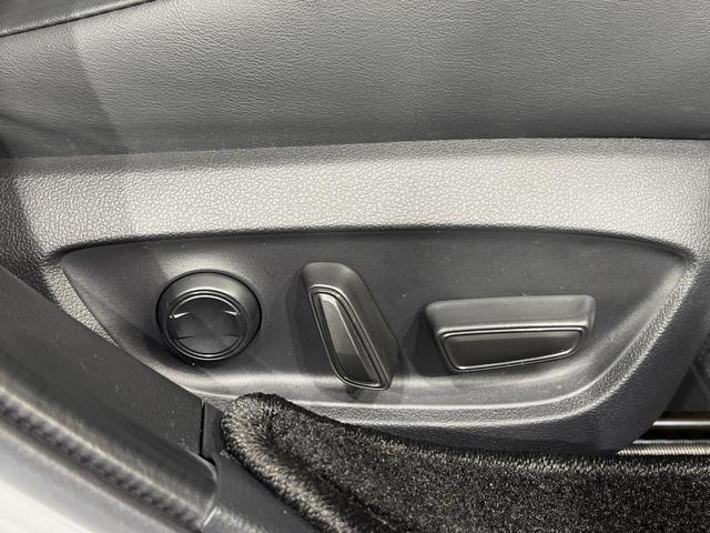 プリウス Ｚ　フルエアロ　バックカメラ　衝突被害軽減システム　レーダークルーズ　禁煙車　電動リアゲート　レザー調シート　前席シートエアコン　パワーシート　コーナーセンサー　スマートキー　ＬＥＤヘッド　ＥＴＣ２．０（47枚目）