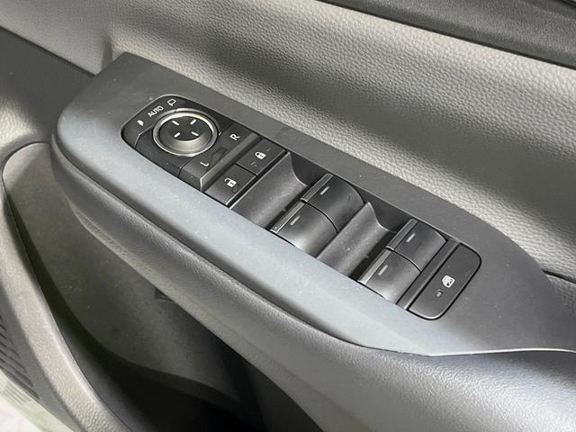 プリウス Ｚ　フルエアロ　バックカメラ　衝突被害軽減システム　レーダークルーズ　禁煙車　電動リアゲート　レザー調シート　前席シートエアコン　パワーシート　コーナーセンサー　スマートキー　ＬＥＤヘッド　ＥＴＣ２．０（60枚目）