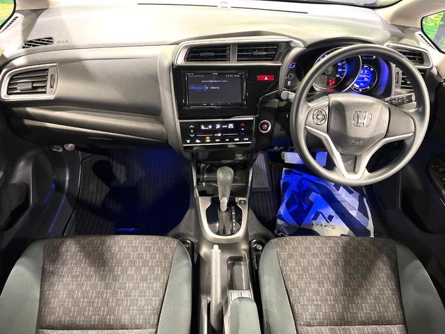フィット １３Ｇ・Ｆパッケージ　コンフォートエディション　ＳＤナビ　バックカメラ　禁煙車　ＬＥＤヘッドライト　ＥＴＣ　ドライブレコーダー　シートヒーター　フルセグＴＶ　Ｂｌｕｅｔｏｏｔｈ　スマートキー　プッシュスタート　オートエアコン（2枚目）