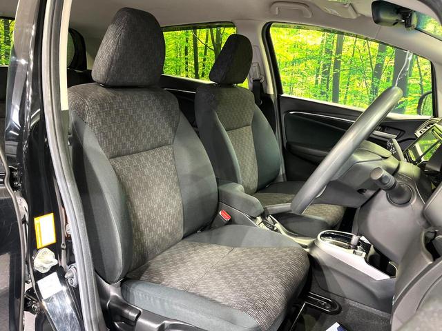 フィット １３Ｇ・Ｆパッケージ　コンフォートエディション　ＳＤナビ　バックカメラ　禁煙車　ＬＥＤヘッドライト　ＥＴＣ　ドライブレコーダー　シートヒーター　フルセグＴＶ　Ｂｌｕｅｔｏｏｔｈ　スマートキー　プッシュスタート　オートエアコン（8枚目）