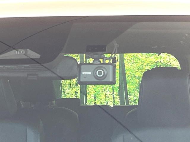 ヴォクシー Ｓ－Ｚ　両側電動ドア　バックカメラ　衝突被害軽減システム　レーダークルーズ　禁煙車　ハーフレザーシート　ドラレコ　コーナーセンサー　スマートキー　ＬＥＤヘッド　ＥＴＣ２．０　純正１７インチアルミ（6枚目）