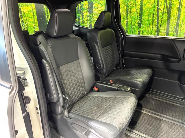 ヴォクシー Ｓ－Ｚ　両側電動ドア　バックカメラ　衝突被害軽減システム　レーダークルーズ　禁煙車　ハーフレザーシート　ドラレコ　コーナーセンサー　スマートキー　ＬＥＤヘッド　ＥＴＣ２．０　純正１７インチアルミ（9枚目）